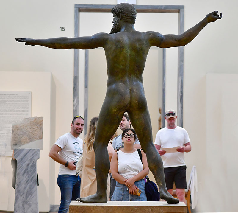 bronze statue of Zeus in Athens